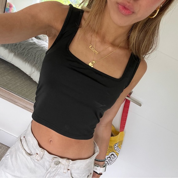 Basic black tank - Picture 2 of 2